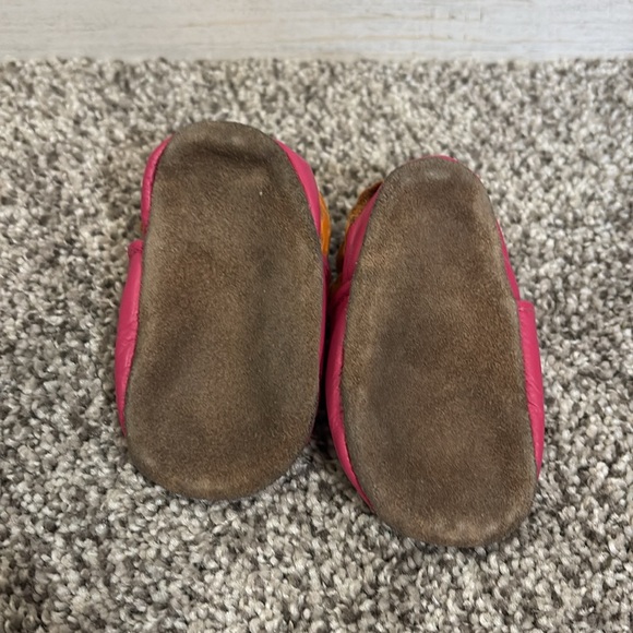Robeez size 0-6 month girls crib shoes - Picture 3 of 5